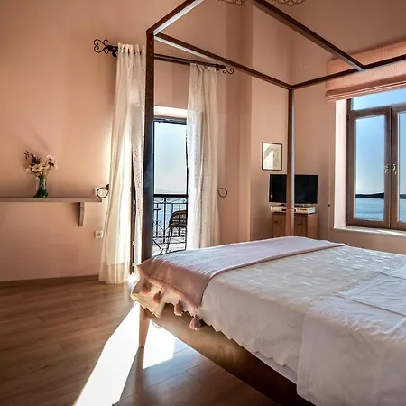 Arion Luxury And Konukevi 4*